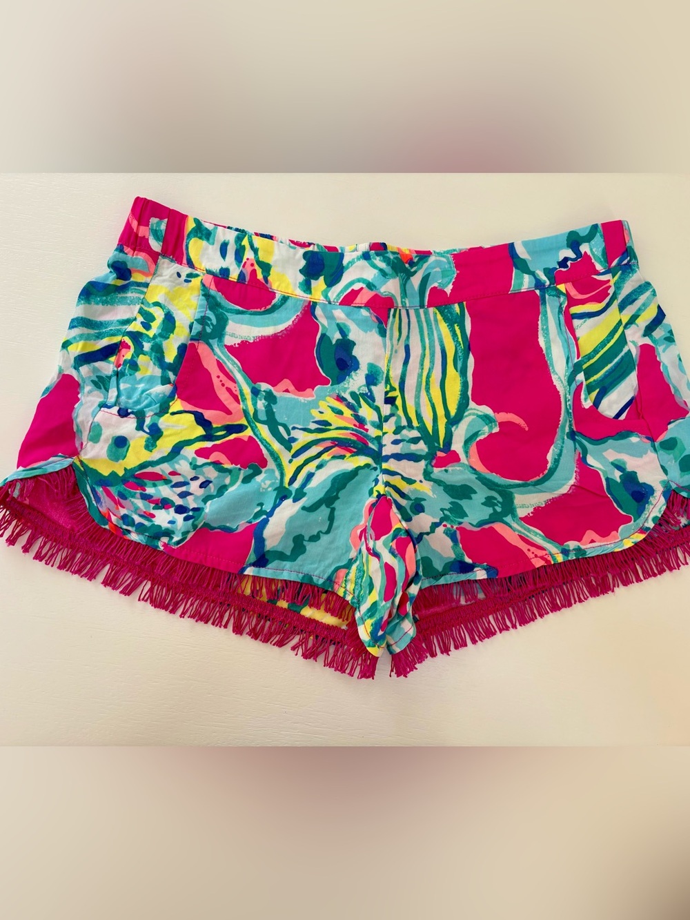 Lilly Pulitzer Women’s Tropical Print Fringe Hem Shorts - Size Small- EUC